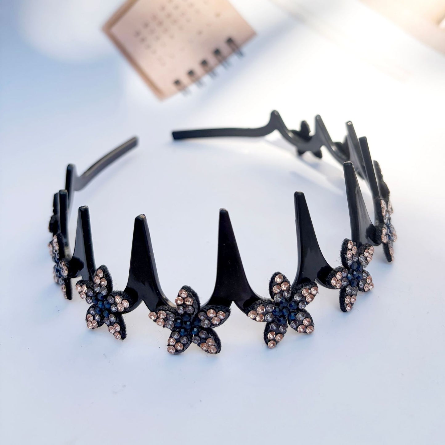 💥Set med vågformade kristallhårband – Lätt, halkfritt och flickaktigt hårsmycke, glittrande vågformade hårband med kristalldetaljer för bröllop och vardagsbruk, flickaktiga och feminina accessoare