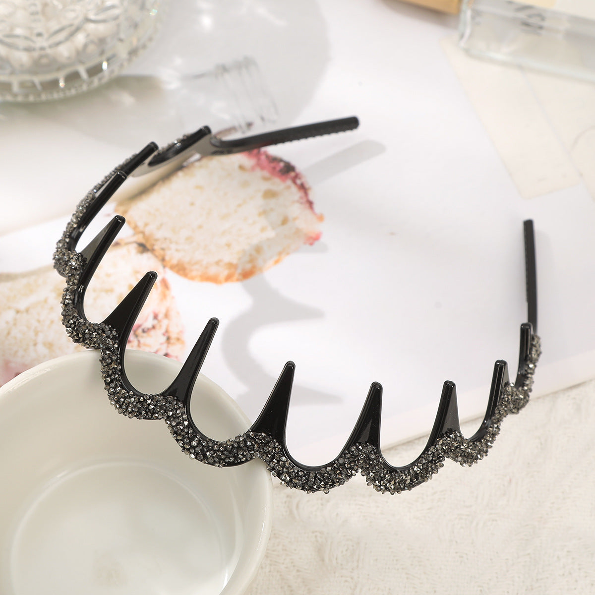 💥Set med vågformade kristallhårband – Lätt, halkfritt och flickaktigt hårsmycke, glittrande vågformade hårband med kristalldetaljer för bröllop och vardagsbruk, flickaktiga och feminina accessoare