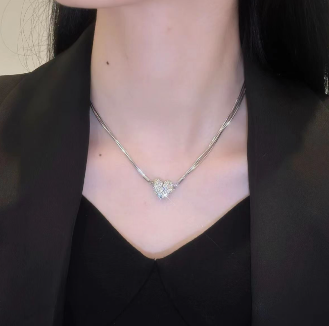 🔥💕 Halsband med magnetiskt hjärta✨ Snygga, i kärlek inspirerade smycken som drar blickarna till si