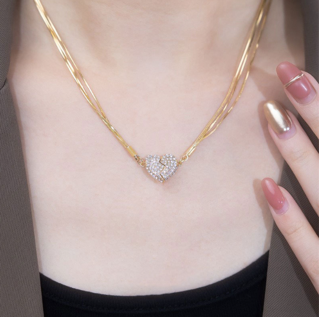 🔥💕 Halsband med magnetiskt hjärta✨ Snygga, i kärlek inspirerade smycken som drar blickarna till si
