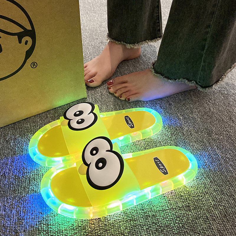 👣Söta tofflor med tecknade motiv som lyser