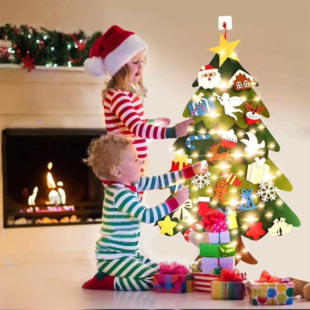 50 % rabatt!🎄DIY-julgran av filt för barn – 32 återanvändbara dekorationer + julbelysnin