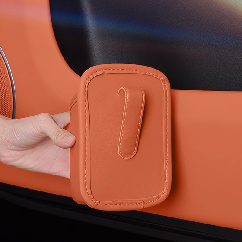 🥳STOR REA 2026🥳💞Över 50 000 sålda!🚗🧺 50 % RABATT! Kopphållare i läder för bildörren – Bred öppning, lätt att nå drycker och telefon. Säker fastsättning med klämma. PU-läder, slitstarkt och snyggt. 🛡️
