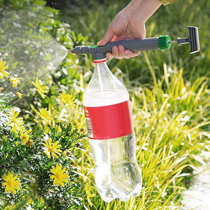 🌿50 % RABATT JUST NU! Manuell spruta för dryckesflaskor med justerbart munstycke – bärbart DIY-sprutverktyg för trädgården, passar vanliga plastflaskor för bevattning, gödsling och skadedjursbekämpning